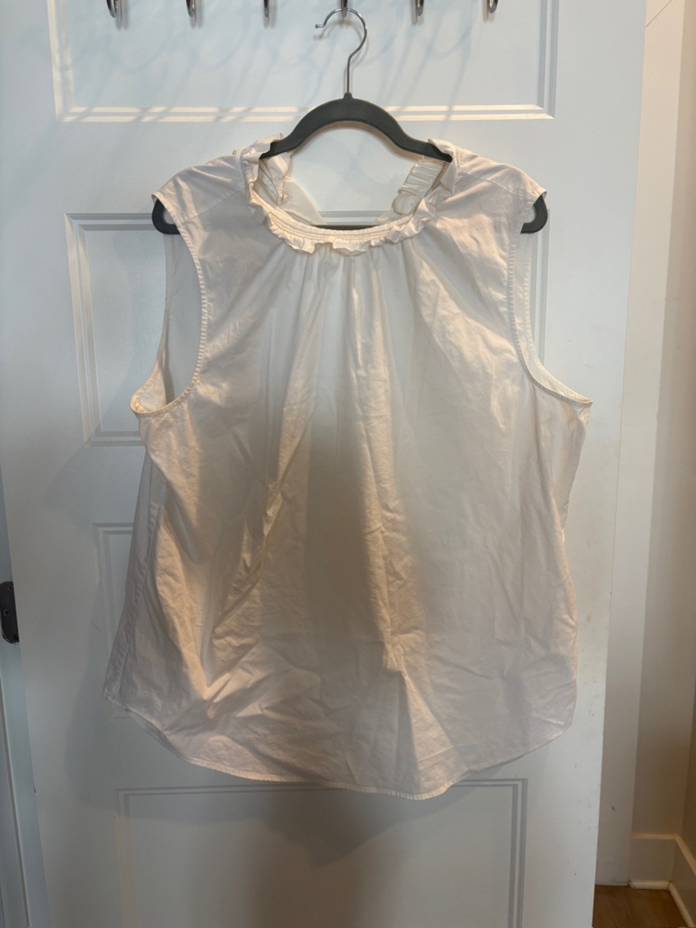 Banana Republic White Ruffled Neck Sleeveless Top XL